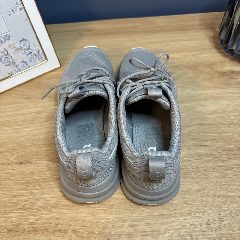 Kids OnCloud shoes - 4.5y - Picture 4 of 7